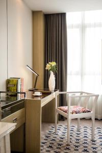 Cucina o angolo cottura di Paco Hotel Shuiyin Road Guangzhou-Free bus Canton Fair