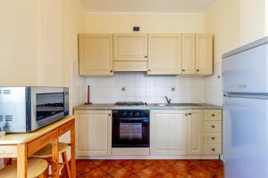 Le Residenze Del Portoにあるキッチンまたは簡易キッチン