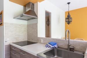 Kuchyň nebo kuchyňský kout v ubytování Appartement 98 - Wadloper, Resort Amelander Kaap!