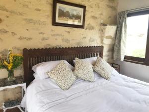 Tempat tidur dalam kamar di Hameau de Montcabirol - Pyrénées