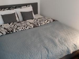 Postel nebo postele na pokoji v ubytování Apartament Zamojska - GarwoNocka
