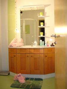 a bathroom with a sink and a mirror at Appartementhaus Das Mittelpunkt in Mörbisch am See