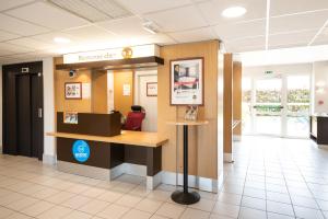 a waiting area in a hospital with a reception desk at B&B HOTEL Evreux in Évreux