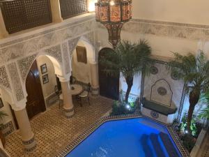 Bazén v ubytování Riad Abaka hotel & boutique nebo v jeho okolí