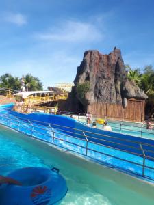 A piscina localizada em Divino Lugar ou nos arredores