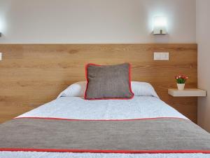 Cama o camas de una habitación en Hostal Nobadis