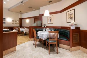 A seating area at Hotel Conradi