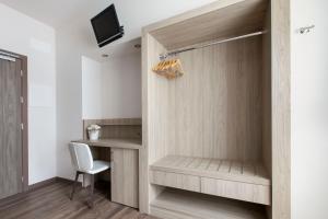A television and/or entertainment centre at Hotel Conradi