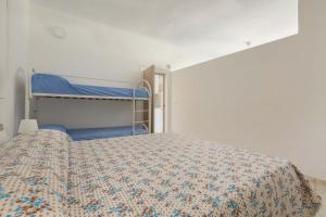 เตียงสองชั้นในห้องที่ Villetta Playa De Mar