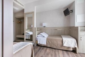 A bed or beds in a room at Hotel Conradi