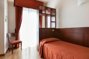 A bed or beds in a room at Hotel Conradi