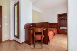 A bed or beds in a room at Hotel Conradi