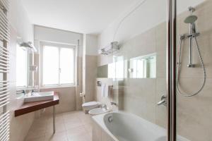 A bathroom at Hotel Conradi