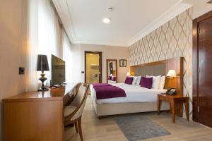 Xenon Hotel & SPA 객실 침대