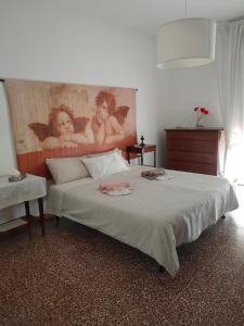 Un pat sau paturi într-o cameră la A CASA DI GIANCARLA