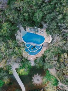 an overhead view of a swimming pool in a yard at Hotel Okaan in Chichén-Itzá