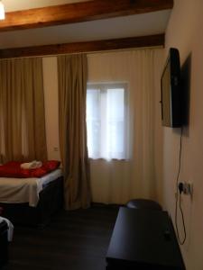 Кровать или кровати в номере Two room - Apartment Mtatsminda