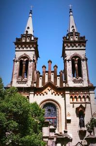 巴统Apartment Gorgasali_57的两座塔楼在上面的建筑