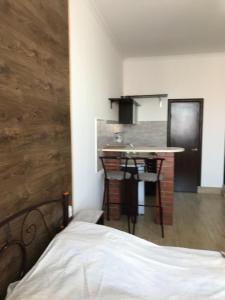 Kuchyň nebo kuchyňský kout v ubytování Apartments on Panteleimonovskaya