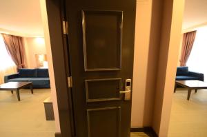 Postel nebo postele na pokoji v ubytování Batumi Palm Hotel