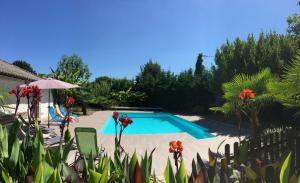 a swimming pool in the backyard of a house at Appartement Boucou in Buanes