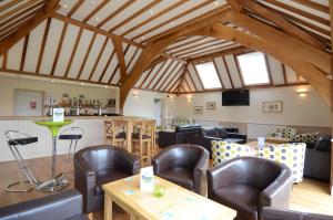 Lounge nebo bar v ubytování Neuadd Henllan Lodge