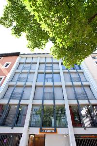 an image of the front of a building at Résidence Le Patricia in Grenoble