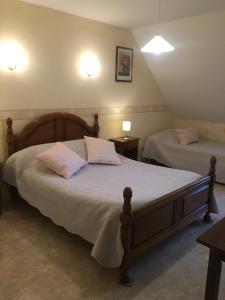 Katil atau katil-katil dalam bilik di Chambres d’hôtes « Les sorbiers »