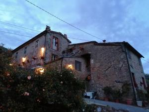a stone building with lights on the side of it at Casa Teresina in Collodi