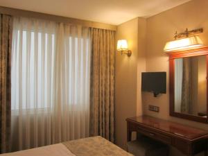 Uma TV ou centro de entretenimento em Hotel Perula & SPA