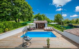 Afbeelding uit fotogalerij van House Smoky with private pool and jacuzzi in Pazin