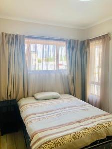 Ένα ή περισσότερα κρεβάτια σε δωμάτιο στο Cluster 59 Issa