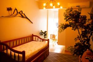 a bedroom with a bed and a plant in a room at Quarto e sala em Ipanema perto da praia in Rio de Janeiro