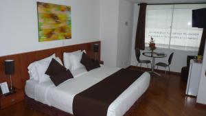 Een bed of bedden in een kamer bij Hotel Casa Galvez