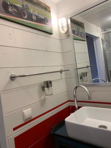 A bathroom at Classic Driver Home 1