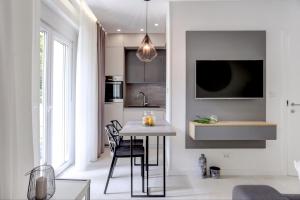 Kuchyň nebo kuchyňský kout v ubytování Apartments HUGO 2