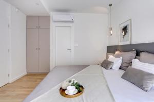Postel nebo postele na pokoji v ubytování Apartments HUGO 2