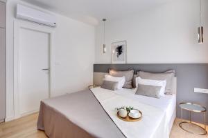 Postel nebo postele na pokoji v ubytování Apartments HUGO 2