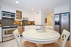 Kuchyň nebo kuchyňský kout v ubytování Siesta Beach House 5950 #311