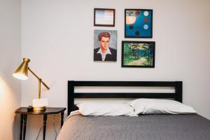 Postel nebo postele na pokoji v ubytování Rainbow Mountain Resort - LGBTQ Friendly