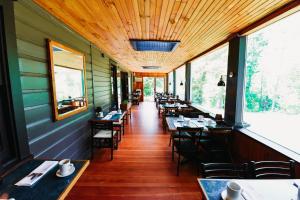 Restaurace v ubytování Rainbow Mountain Resort - LGBTQ Friendly
