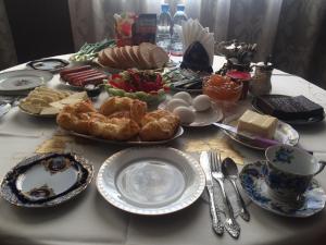 Makanan di atau berdekatan hotel