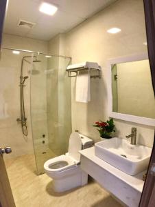 Kúpeľňa v ubytovaní DẠ LAN HOTEL