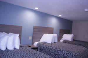 Postel nebo postele na pokoji v ubytování Americas Best Value Inn Port Aransas + 37 fotografií