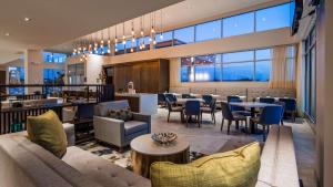 a hotel lobby with a bar and a restaurant at Best Western Plus Executive Residency Austin - Round Rock in Austin