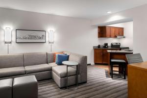 Kuchyň nebo kuchyňský kout v ubytování Hyatt House Scottsdale Old Town