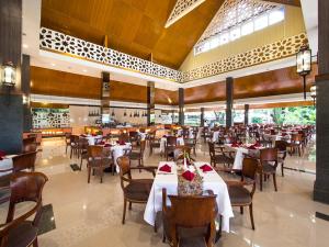 Restoran või mõni muu söögikoht majutusasutuses Puri Asri Hotel & Resort