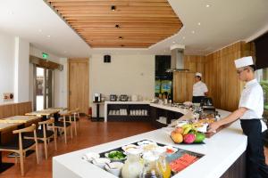 Makanan di atau berdekatan motel