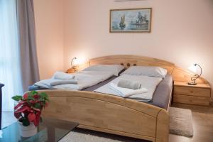 Posteľ alebo postele v izbe v ubytovaní Deluxe Apartments