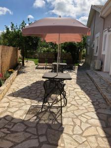 Patio nebo venkovní prostory v ubytování Petros Rooms & Apartments